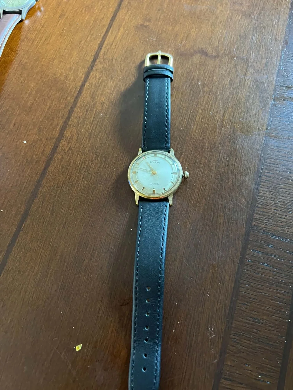 Vintage Men's Leather Strap Wristwatch - Black and Brown Options
